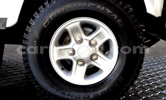 Buy Used Land Rover Defender White Car in Livingstone in Zambia Buy Used Land Rover Defender White Car in Livingstone in Zambia