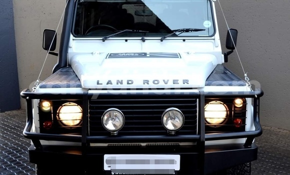 Buy Used Land Rover Defender White Car in Livingstone in Zambia Buy Used Land Rover Defender White Car in Livingstone in Zambia