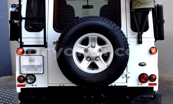 Buy Used Land Rover Defender White Car in Livingstone in Zambia Buy Used Land Rover Defender White Car in Livingstone in Zambia