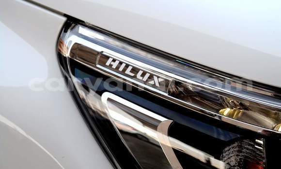 Acheter Occasion Voiture Toyota Hilux Blanc à Lusaka, Zambie Acheter Occasion Voiture Toyota Hilux Blanc à Lusaka, Zambie