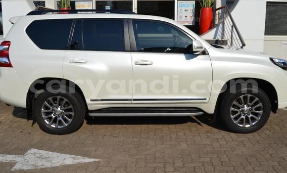 Nunua Ilio tumika Toyota Land Cruiser Prado Nyeupe Gari ndani ya Mazabuka nchini Kusini Nunua Ilio tumika Toyota Land Cruiser Prado Nyeupe Gari ndani ya Mazabuka nchini Kusini
