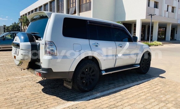 Acheter Occasion Voiture Mitsubishi Pajero Blanc à Lusaka, Zambie Acheter Occasion Voiture Mitsubishi Pajero Blanc à Lusaka, Zambie