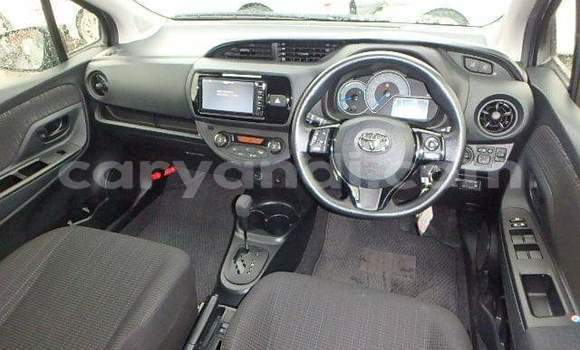 Nunua Ilio tumika Toyota Vitz Fedha Gari ndani ya Lusaka nchini Zambia Nunua Ilio tumika Toyota Vitz Fedha Gari ndani ya Lusaka nchini Zambia