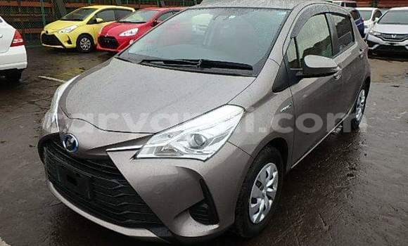 Nunua Ilio tumika Toyota Vitz Fedha Gari ndani ya Lusaka nchini Zambia Nunua Ilio tumika Toyota Vitz Fedha Gari ndani ya Lusaka nchini Zambia