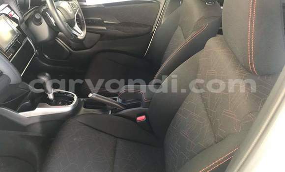 Acheter Occasion Voiture Honda FIT Blanc à Lusaka, Zambie Acheter Occasion Voiture Honda FIT Blanc à Lusaka, Zambie