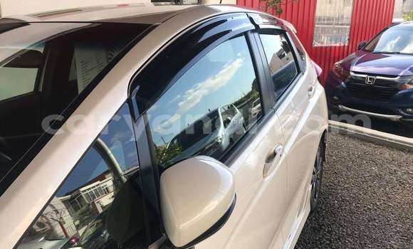 Acheter Occasion Voiture Honda FIT Blanc à Lusaka, Zambie Acheter Occasion Voiture Honda FIT Blanc à Lusaka, Zambie