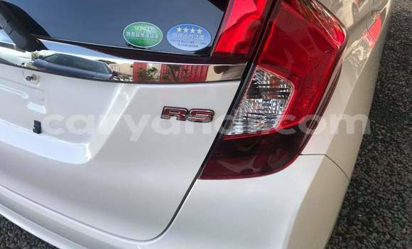 Acheter Occasion Voiture Honda FIT Blanc à Lusaka, Zambie Acheter Occasion Voiture Honda FIT Blanc à Lusaka, Zambie