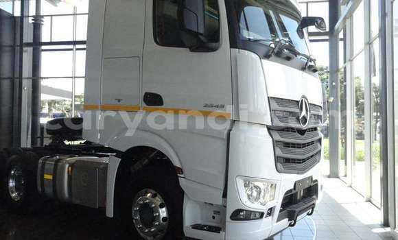 Buy Used Isuzu FTR 850 White Truck in Lusaka in Zambia