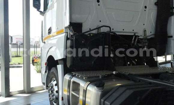 Buy Used Isuzu FTR 850 White Truck in Lusaka in Zambia Buy Used Isuzu FTR 850 White Truck in Lusaka in Zambia