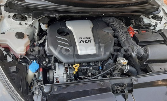 Buy Used Hyundai Veloster White Car in Chingola in Zambia Buy Used Hyundai Veloster White Car in Chingola in Zambia
