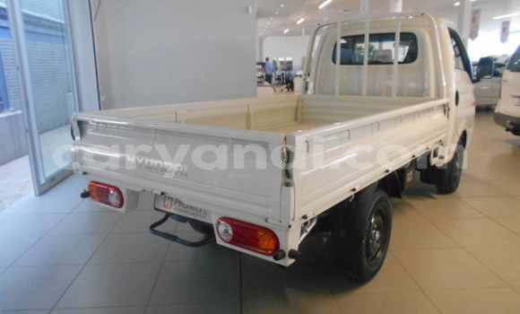 Buy Used Hyundai H200 White Truck in Chipata in Zambia Buy Used Hyundai H200 White Truck in Chipata in Zambia