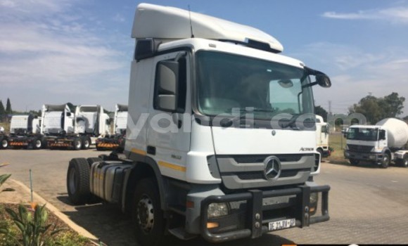 Acheter Occasion Utilitaire Mercedes–Benz 1824 Blanc à Chipata, Zambie Acheter Occasion Utilitaire Mercedes–Benz 1824 Blanc à Chipata, Zambie