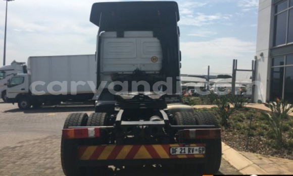 Acheter Occasion Utilitaire Mercedes–Benz 1824 Blanc à Chipata, Zambie Acheter Occasion Utilitaire Mercedes–Benz 1824 Blanc à Chipata, Zambie