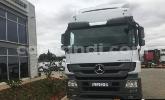 Acheter Occasion Utilitaire Mercedes–Benz 2644 Blanc à Lusaka, Zambie Acheter Occasion Utilitaire Mercedes–Benz 2644 Blanc à Lusaka, Zambie