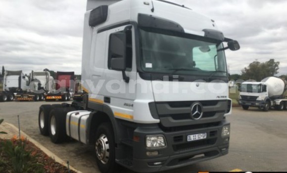 Acheter Occasion Utilitaire Mercedes–Benz 2644 Blanc à Lusaka, Zambie Acheter Occasion Utilitaire Mercedes–Benz 2644 Blanc à Lusaka, Zambie