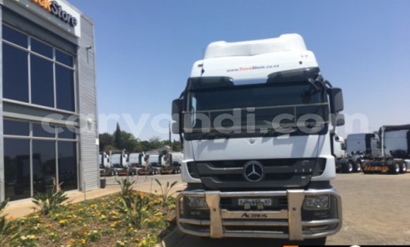 Acheter Occasion Utilitaire Mercedes–Benz 2644 Blanc à Import - Dubai, Zambie Acheter Occasion Utilitaire Mercedes–Benz 2644 Blanc à Import - Dubai, Zambie