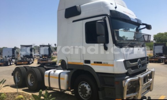 Acheter Occasion Utilitaire Mercedes–Benz 2644 Blanc à Import - Dubai, Zambie Acheter Occasion Utilitaire Mercedes–Benz 2644 Blanc à Import - Dubai, Zambie