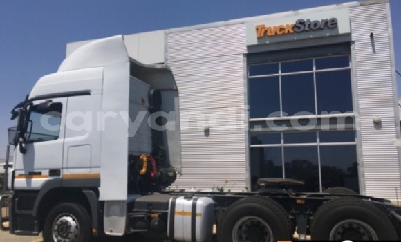 Acheter Occasion Utilitaire Mercedes–Benz 2644 Blanc à Import - Dubai, Zambie Acheter Occasion Utilitaire Mercedes–Benz 2644 Blanc à Import - Dubai, Zambie