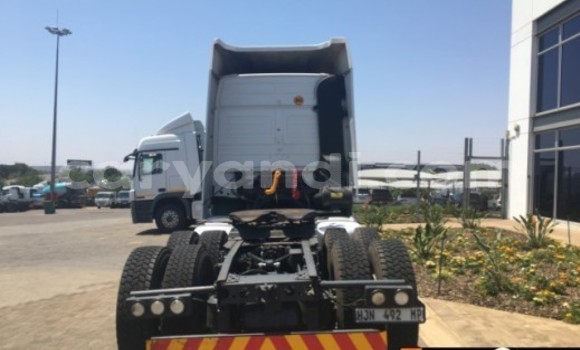 Acheter Occasion Utilitaire Mercedes–Benz 2644 Blanc à Import - Dubai, Zambie Acheter Occasion Utilitaire Mercedes–Benz 2644 Blanc à Import - Dubai, Zambie