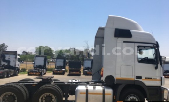 Acheter Occasion Utilitaire Mercedes–Benz 2644 Blanc à Import - Dubai, Zambie Acheter Occasion Utilitaire Mercedes–Benz 2644 Blanc à Import - Dubai, Zambie