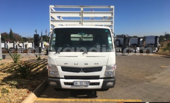 Acheter Occasion Utilitaire Mitsubishi Fuso Blanc à Lusaka, Zambie Acheter Occasion Utilitaire Mitsubishi Fuso Blanc à Lusaka, Zambie