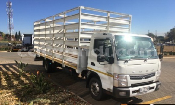 Acheter Occasion Utilitaire Mitsubishi Fuso Blanc à Lusaka, Zambie Acheter Occasion Utilitaire Mitsubishi Fuso Blanc à Lusaka, Zambie