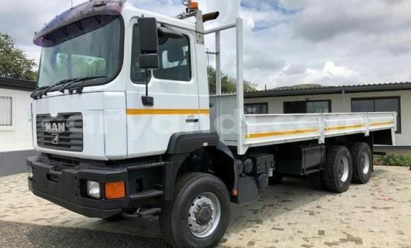 Acheter Occasion Utilitaire Man TGX Blanc à Lusaka, Zambie Acheter Occasion Utilitaire Man TGX Blanc à Lusaka, Zambie