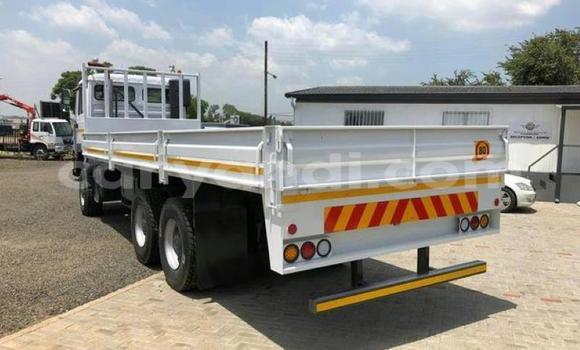 Acheter Occasion Utilitaire Man TGX Blanc à Lusaka, Zambie Acheter Occasion Utilitaire Man TGX Blanc à Lusaka, Zambie