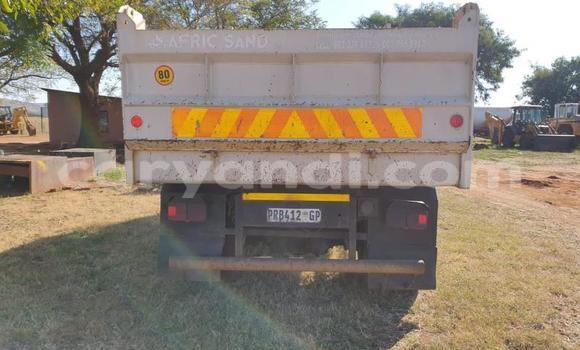 Acheter Occasion Utilitaire Nissan UD Blanc à Choma, Du sud Acheter Occasion Utilitaire Nissan UD Blanc à Choma, Du sud