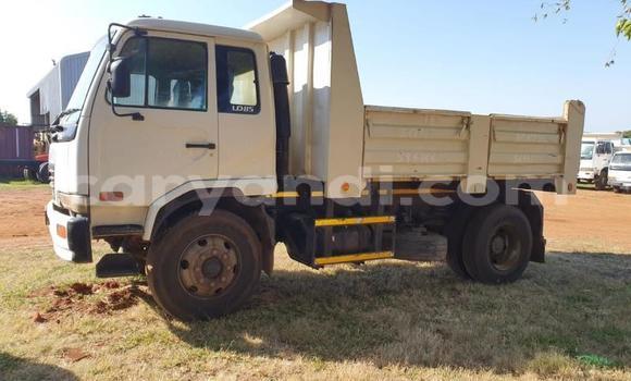 Acheter Occasion Utilitaire Nissan UD Blanc à Choma, Du sud Acheter Occasion Utilitaire Nissan UD Blanc à Choma, Du sud