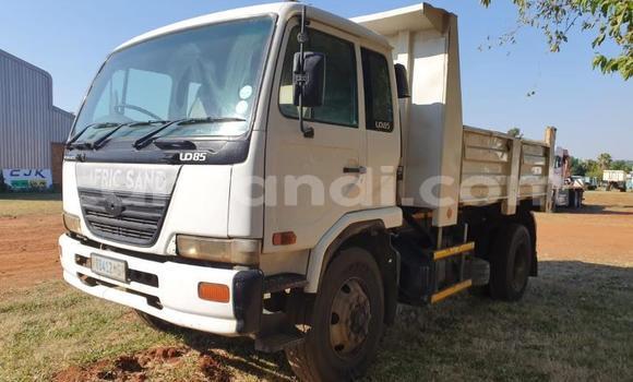 Acheter Occasion Utilitaire Nissan UD Blanc à Choma, Du sud Acheter Occasion Utilitaire Nissan UD Blanc à Choma, Du sud