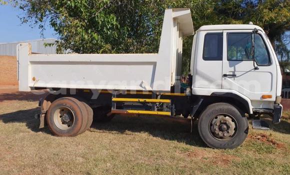 Acheter Occasion Utilitaire Nissan UD Blanc à Choma, Du sud Acheter Occasion Utilitaire Nissan UD Blanc à Choma, Du sud