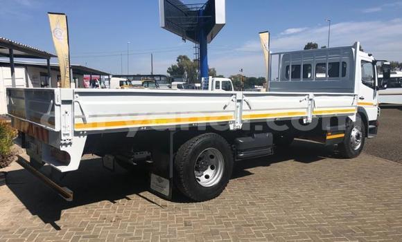 Acheter Occasion Utilitaire Mercedes–Benz 1317 Blanc à Lusaka, Zambie Acheter Occasion Utilitaire Mercedes–Benz 1317 Blanc à Lusaka, Zambie