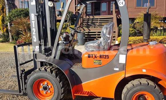 Nunua Ilio tumika Caterpillar 120 Nyingine Lori ndani ya Lusaka nchini Zambia Nunua Ilio tumika Caterpillar 120 Nyingine Lori ndani ya Lusaka nchini Zambia