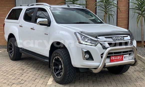 Buy Used Isuzu D–MAX White Car in Lusaka in Zambia