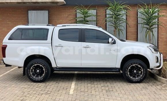 Buy Used Isuzu D–MAX White Car in Lusaka in Zambia Buy Used Isuzu D–MAX White Car in Lusaka in Zambia
