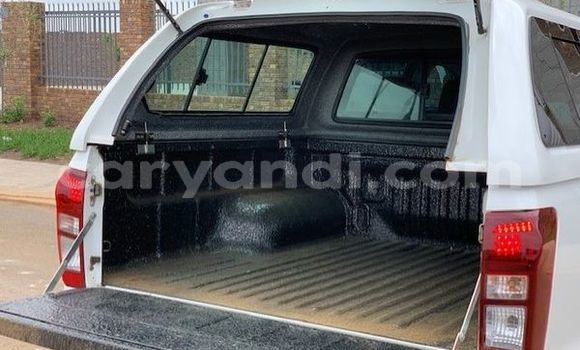 Buy Used Isuzu D–MAX White Car in Lusaka in Zambia Buy Used Isuzu D–MAX White Car in Lusaka in Zambia