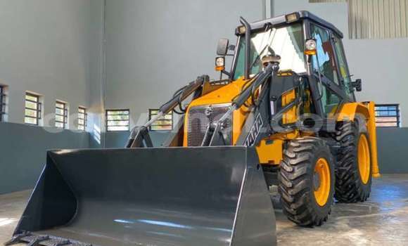 Tenga Tsaru Caterpillar 120 Zvimwe Rori in Livingstone in Zambia Tenga Tsaru Caterpillar 120 Zvimwe Rori in Livingstone in Zambia