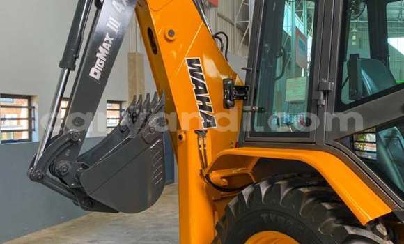 Tenga Tsaru Caterpillar 120 Zvimwe Rori in Livingstone in Zambia Tenga Tsaru Caterpillar 120 Zvimwe Rori in Livingstone in Zambia