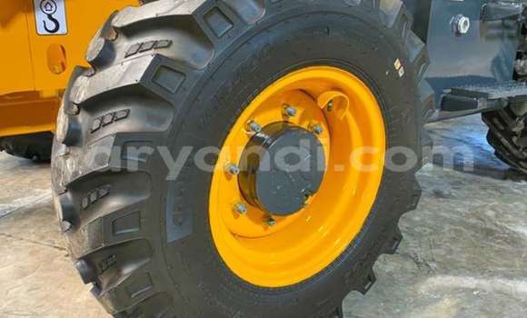 Tenga Tsaru Caterpillar 120 Zvimwe Rori in Livingstone in Zambia Tenga Tsaru Caterpillar 120 Zvimwe Rori in Livingstone in Zambia