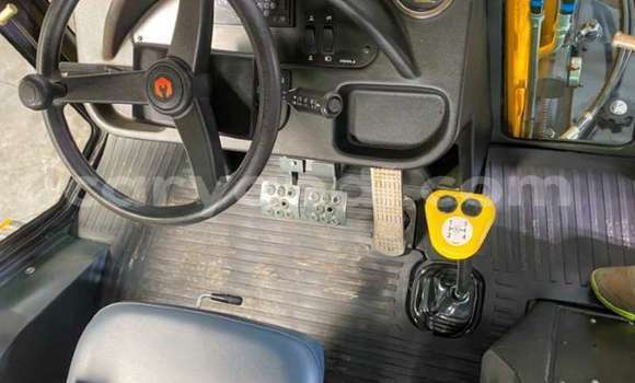 Tenga Tsaru Caterpillar 120 Zvimwe Rori in Livingstone in Zambia Tenga Tsaru Caterpillar 120 Zvimwe Rori in Livingstone in Zambia