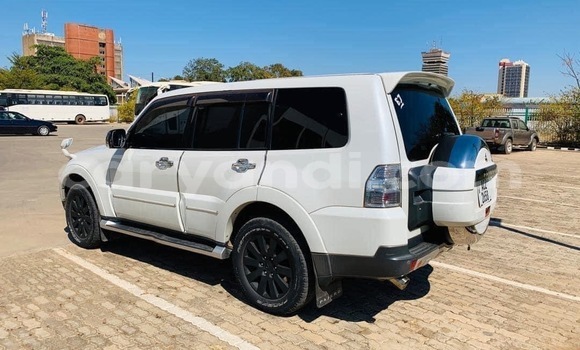 Acheter Occasion Voiture Mitsubishi Pajero Blanc à Lusaka, Zambie Acheter Occasion Voiture Mitsubishi Pajero Blanc à Lusaka, Zambie