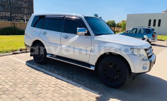 Buy Used Mitsubishi Pajero White Car in Lusaka in Zambia
