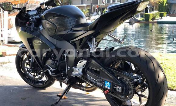 Acheter Occasion Moto Honda CBR 1000 RR Noir à Lusaka, Zambie Acheter Occasion Moto Honda CBR 1000 RR Noir à Lusaka, Zambie