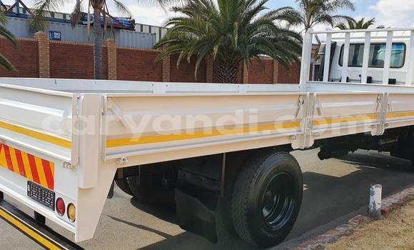 Acheter Occasion Utilitaire Nissan UD Blanc à Lusaka, Zambie Acheter Occasion Utilitaire Nissan UD Blanc à Lusaka, Zambie