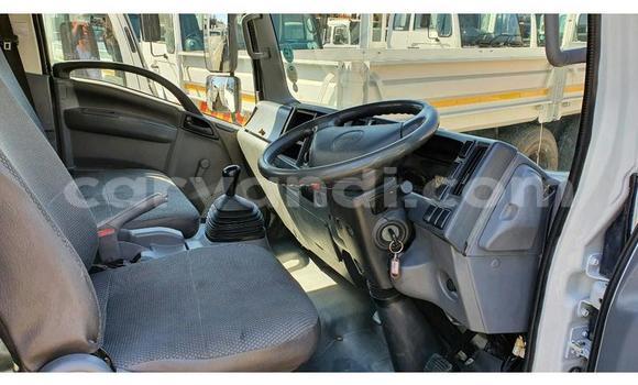 Acheter Occasion Utilitaire Isuzu FTR 850 Blanc à Lusaka, Zambie Acheter Occasion Utilitaire Isuzu FTR 850 Blanc à Lusaka, Zambie