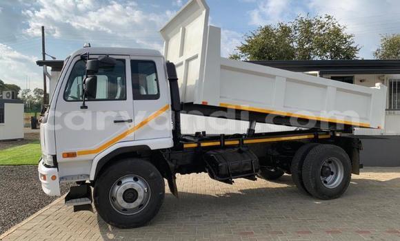Acheter Occasion Utilitaire Nissan UD Blanc à Chingola, Zambie