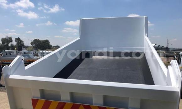 Acheter Occasion Utilitaire Nissan UD Blanc à Chingola, Zambie Acheter Occasion Utilitaire Nissan UD Blanc à Chingola, Zambie