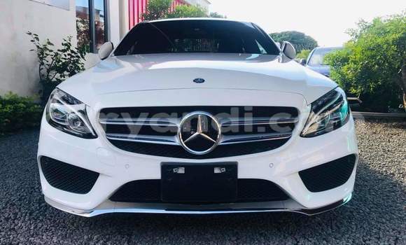 Acheter Occasion Voiture Mercedes‒Benz C–Class Blanc à Livingstone, Zambie Acheter Occasion Voiture Mercedes‒Benz C–Class Blanc à Livingstone, Zambie