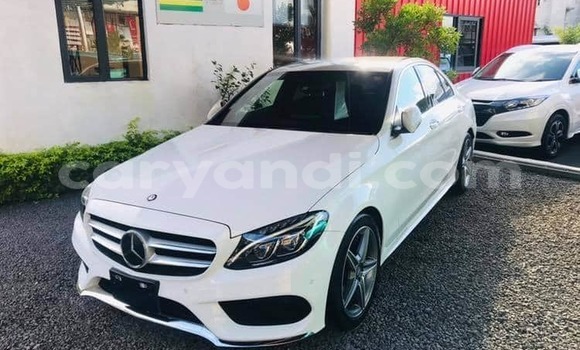 Acheter Occasion Voiture Mercedes‒Benz C–Class Blanc à Livingstone, Zambie Acheter Occasion Voiture Mercedes‒Benz C–Class Blanc à Livingstone, Zambie